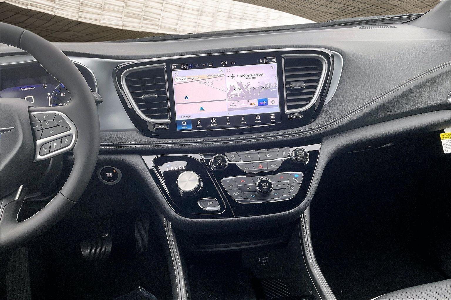 2026 Chrysler Pacifica Limited - Photo 7