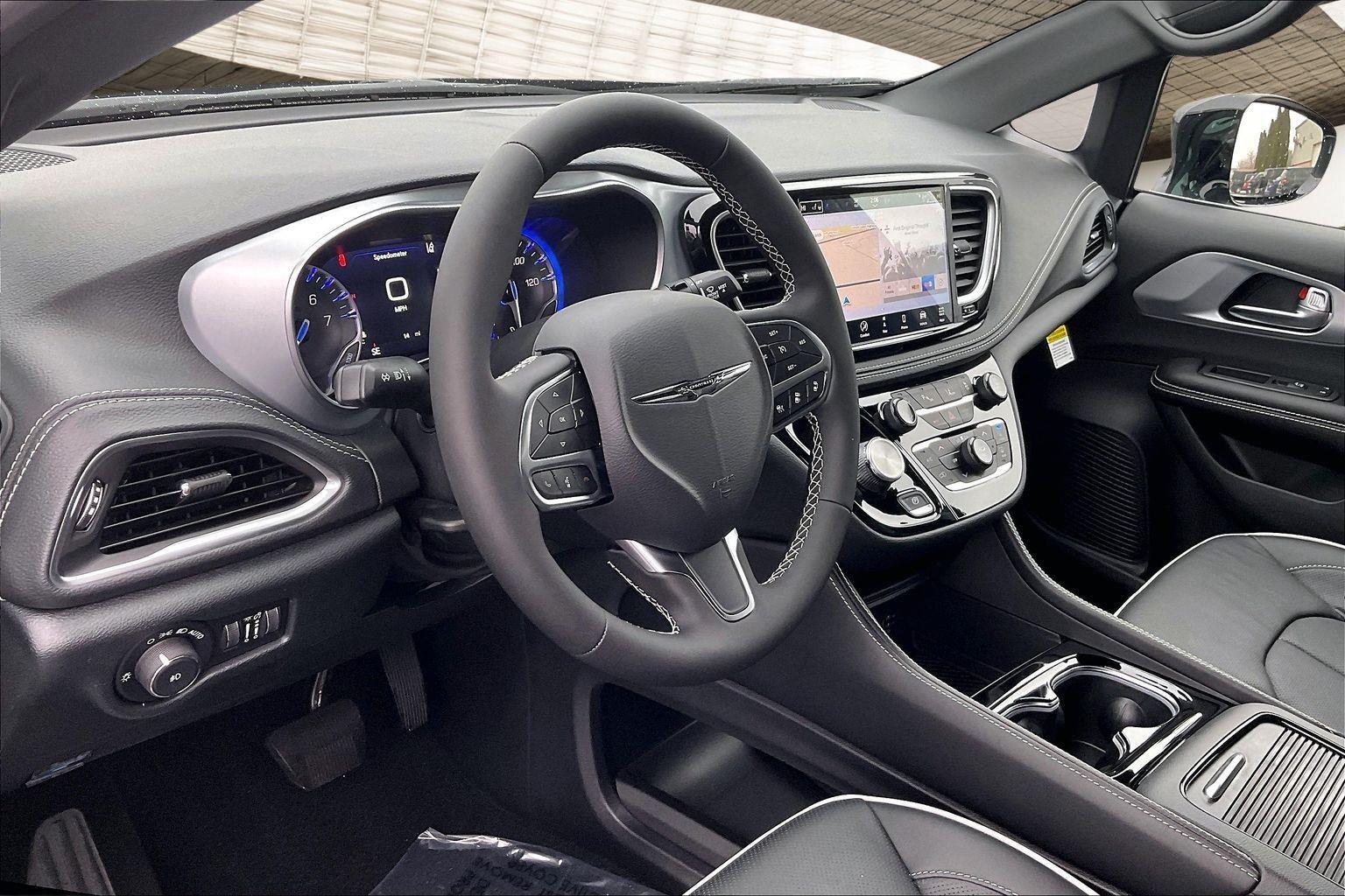 2026 Chrysler Pacifica Limited - Photo 8