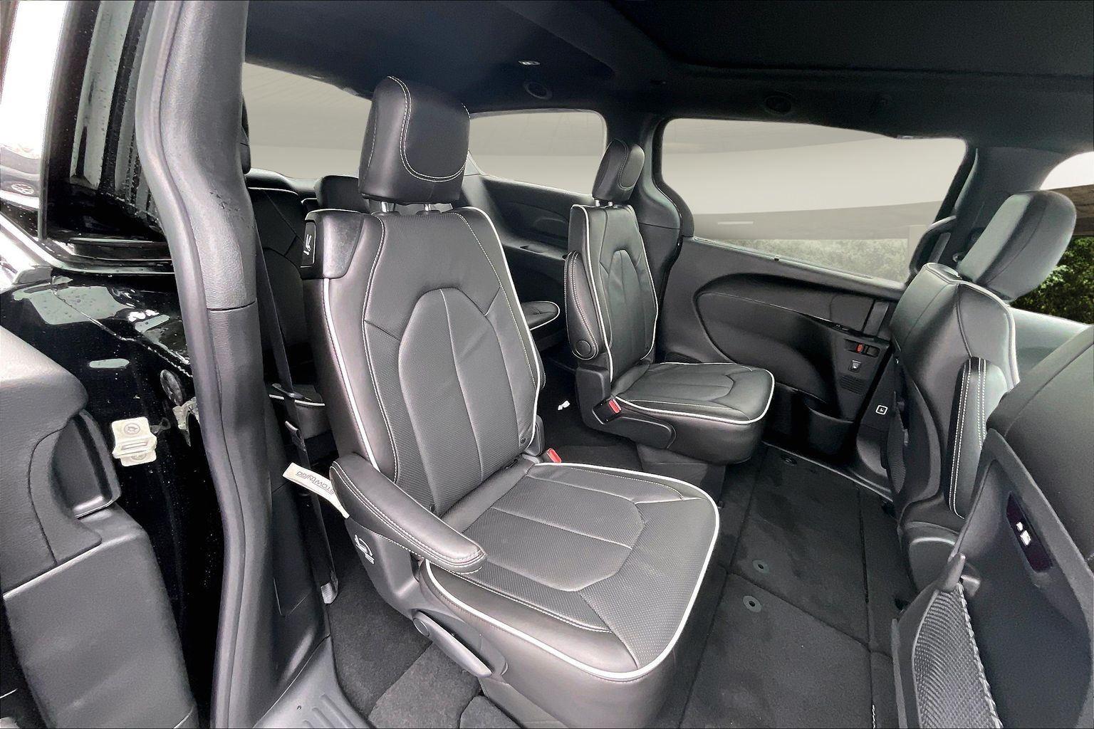 2026 Chrysler Pacifica Limited - Photo 11
