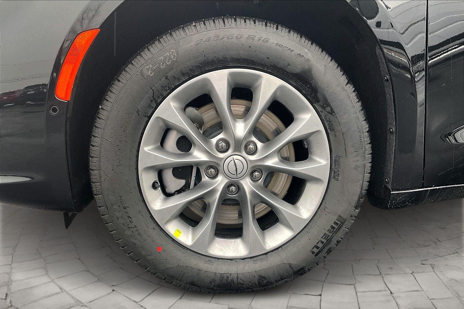 2026 Chrysler Pacifica Limited - Photo 15