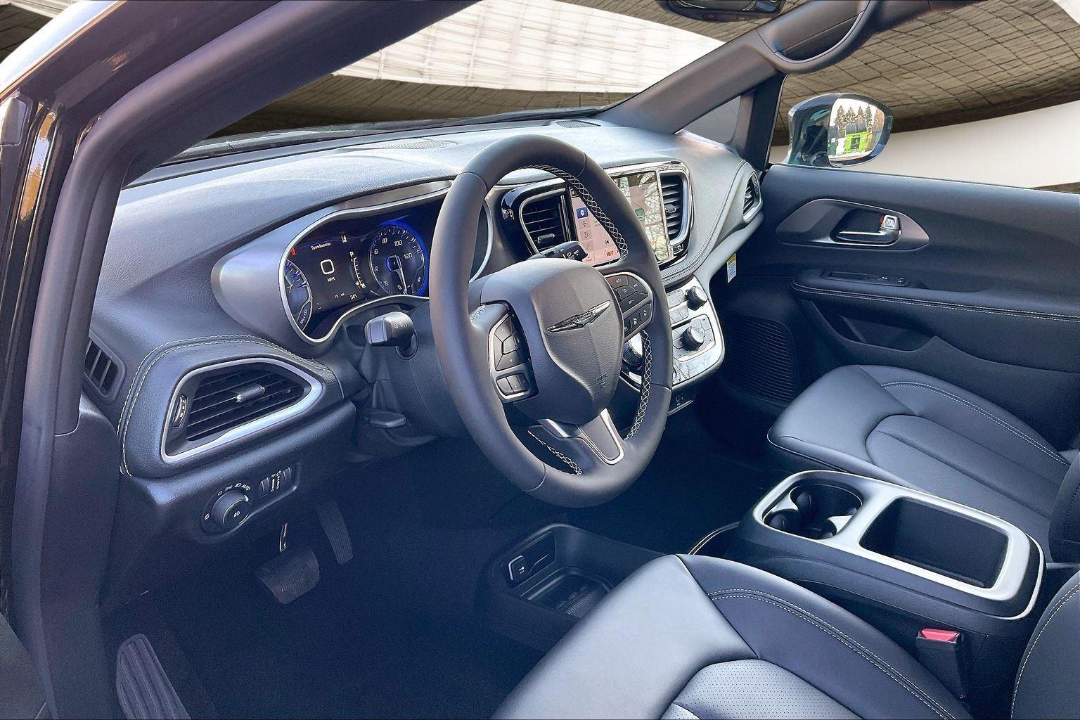 2026 Chrysler Pacifica Select - Photo 7