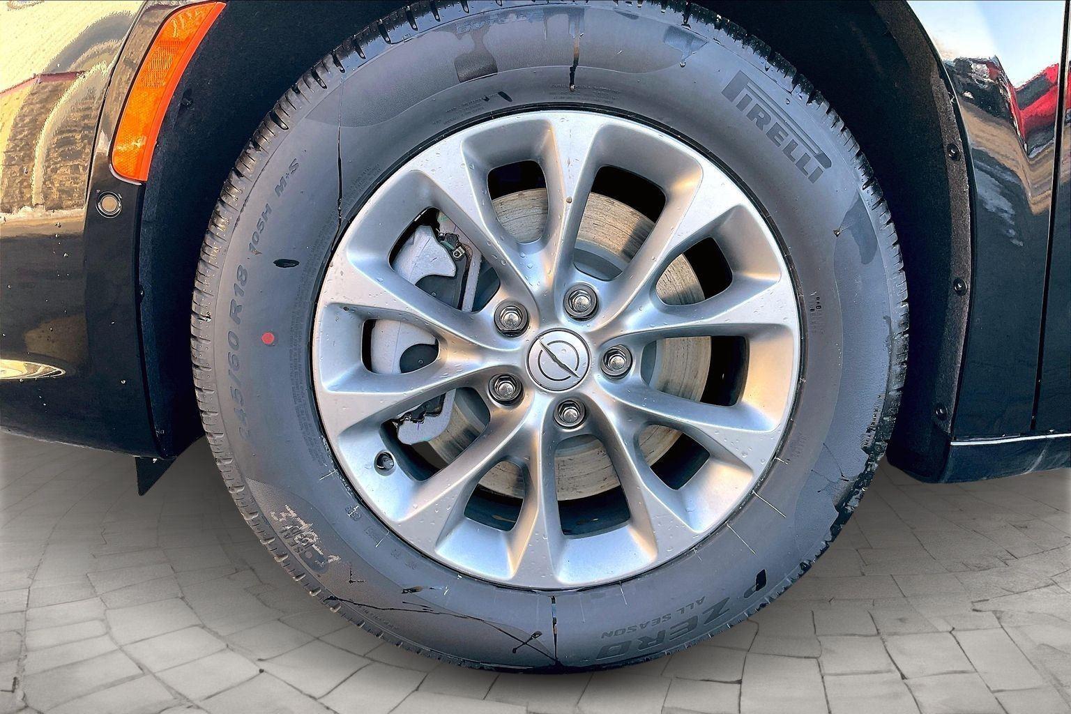 2026 Chrysler Pacifica Select - Photo 12
