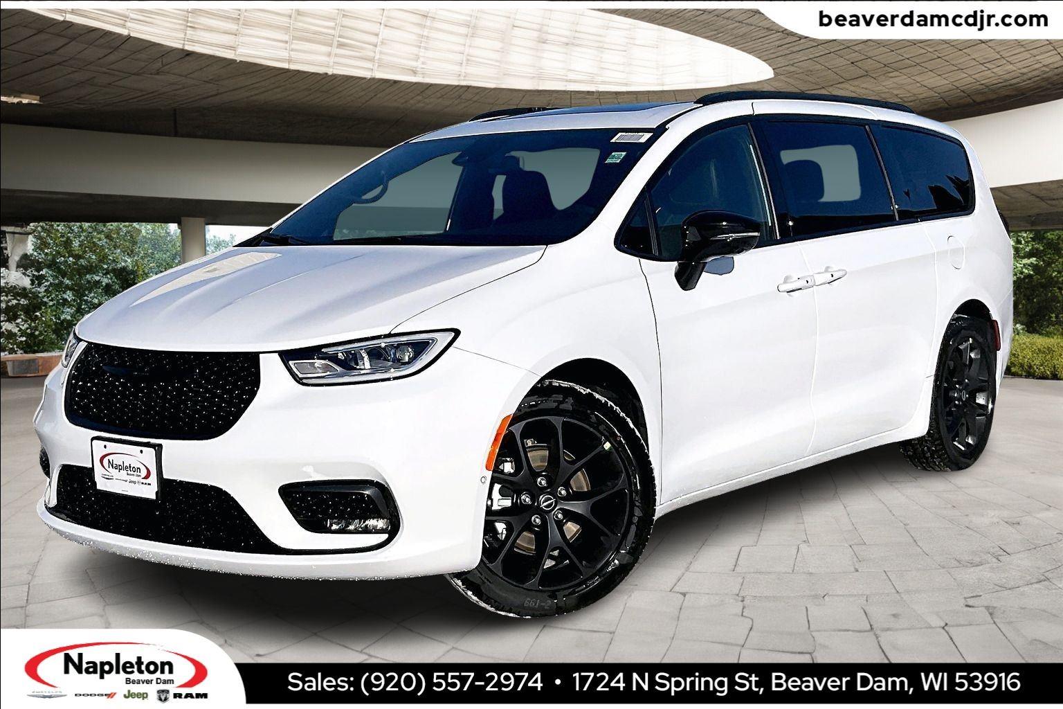 2026 Chrysler Pacifica Limited's photo