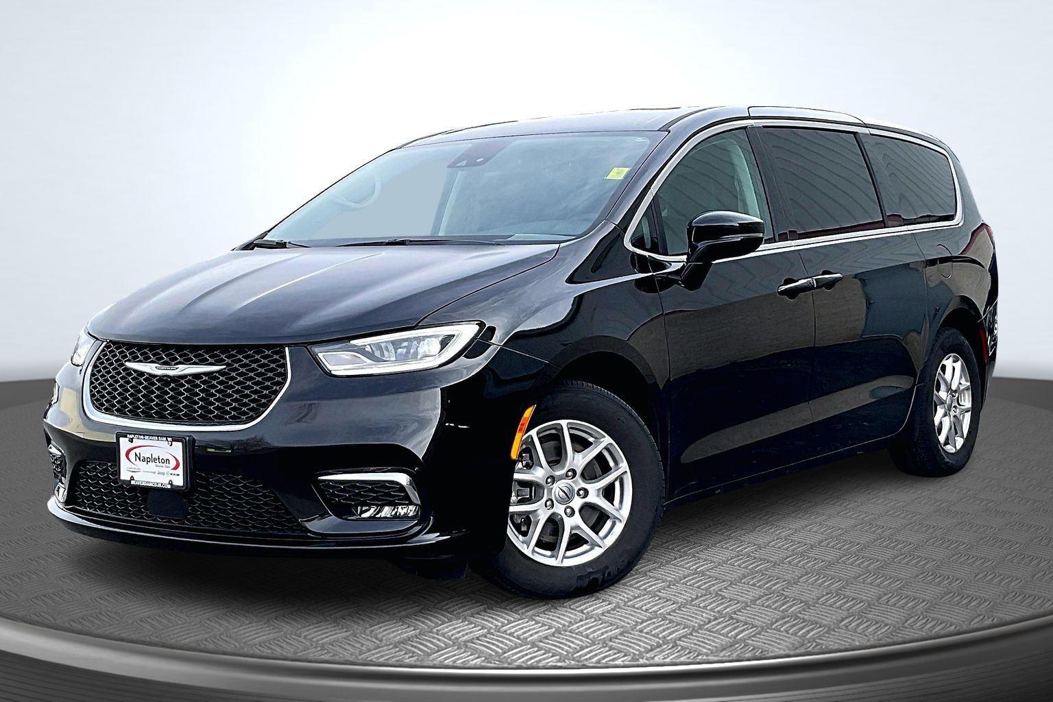 2024 Chrysler Pacifica Touring L's photo