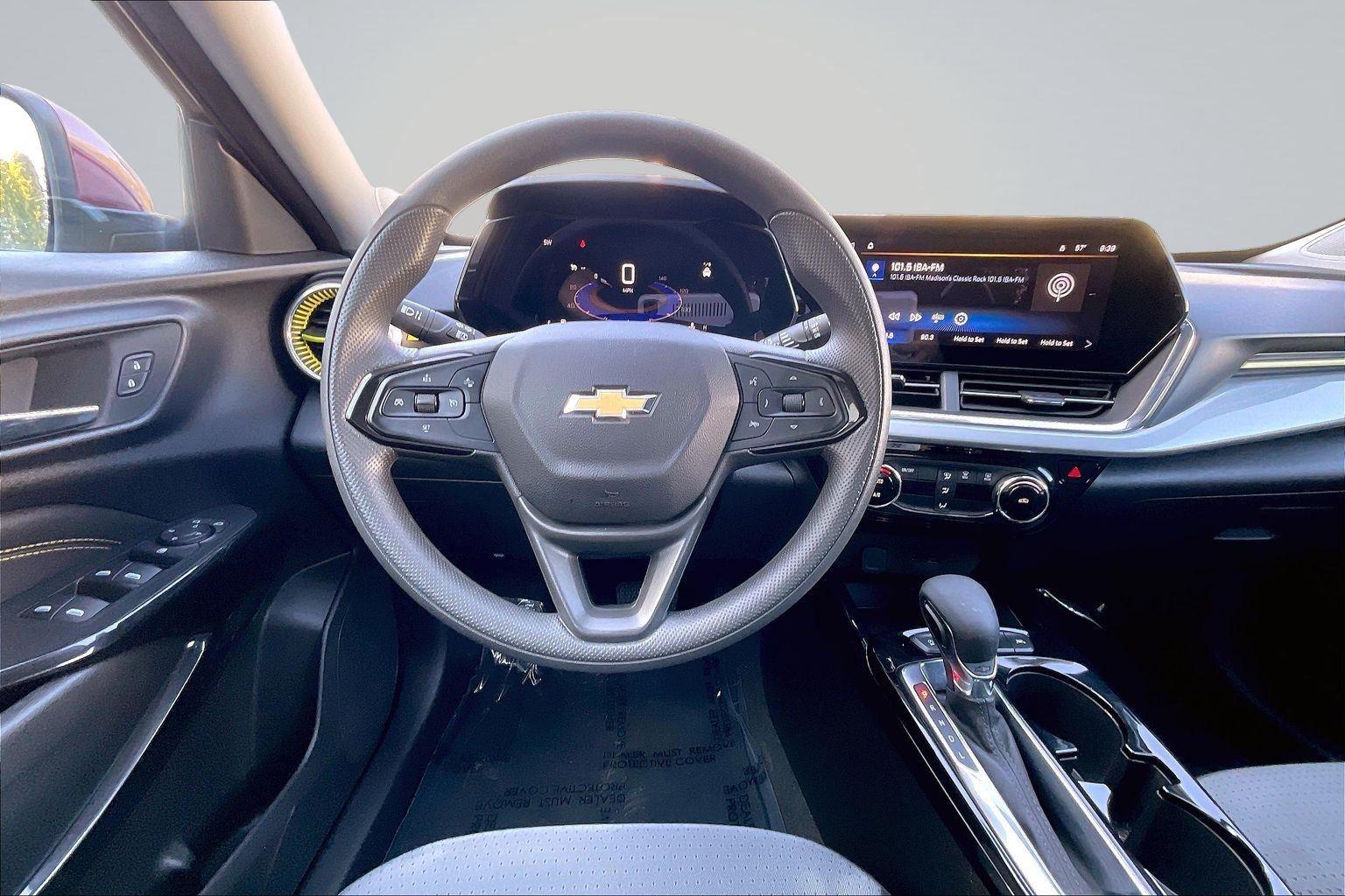 2025 Chevrolet Trax LT - Photo 6