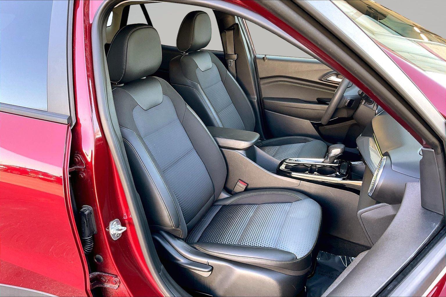 2025 Chevrolet Trax LT - Photo 8