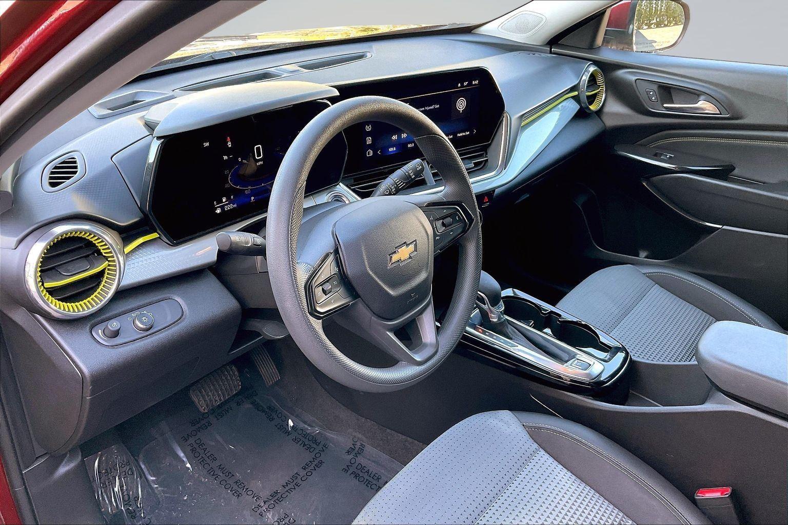 2025 Chevrolet Trax LT - Photo 15