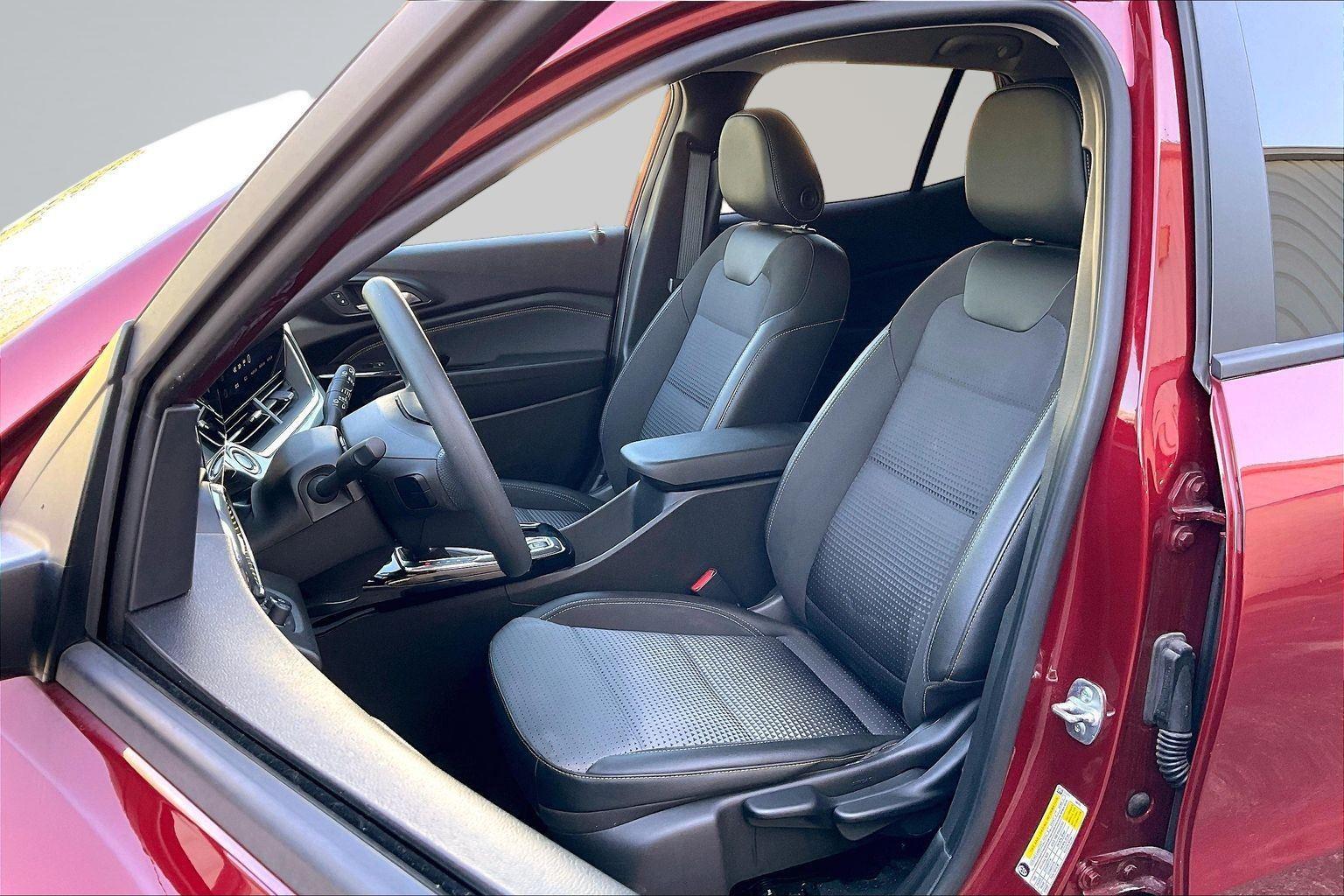 2025 Chevrolet Trax LT - Photo 24