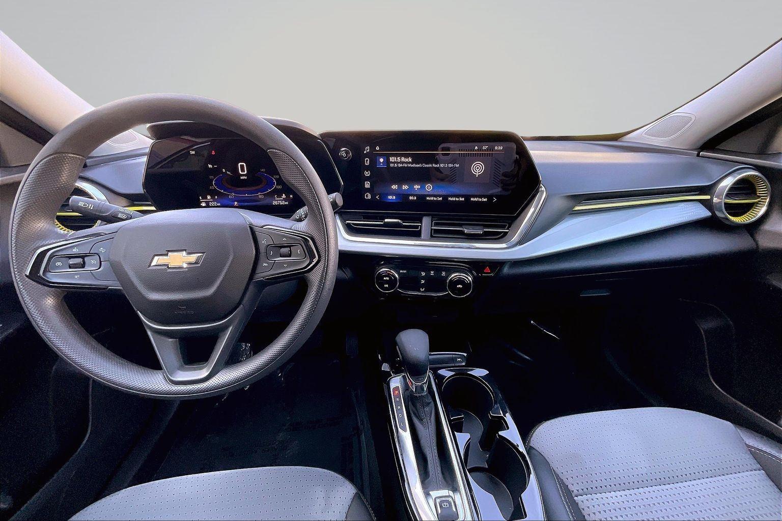 2025 Chevrolet Trax LT - Photo 32
