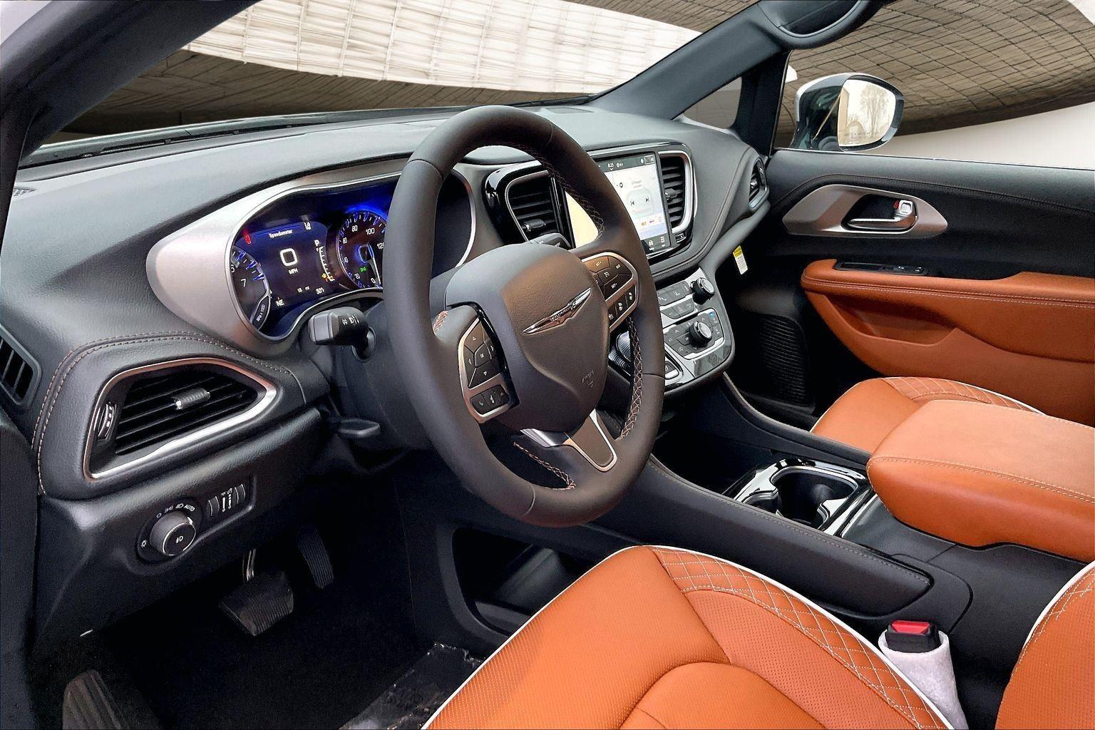 2026 Chrysler Pacifica Pinnacle - Photo 8