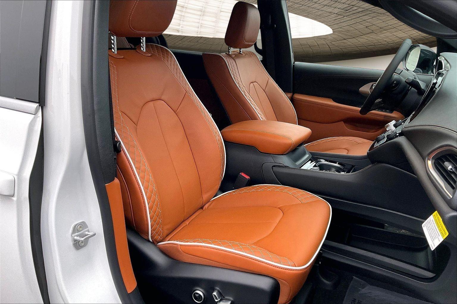 2026 Chrysler Pacifica Pinnacle - Photo 12