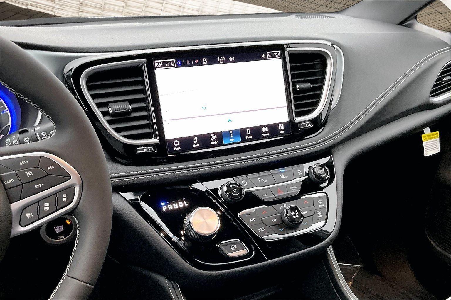 2026 Chrysler Pacifica Limited - Photo 6