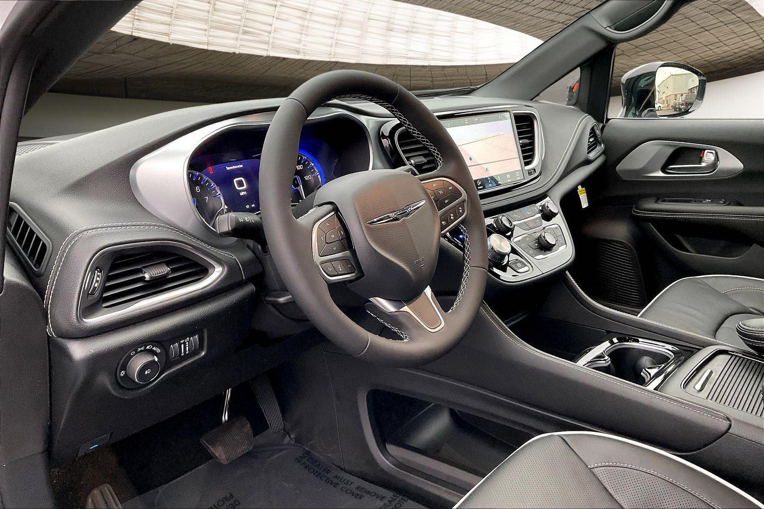 2026 Chrysler Pacifica Limited - Photo 7