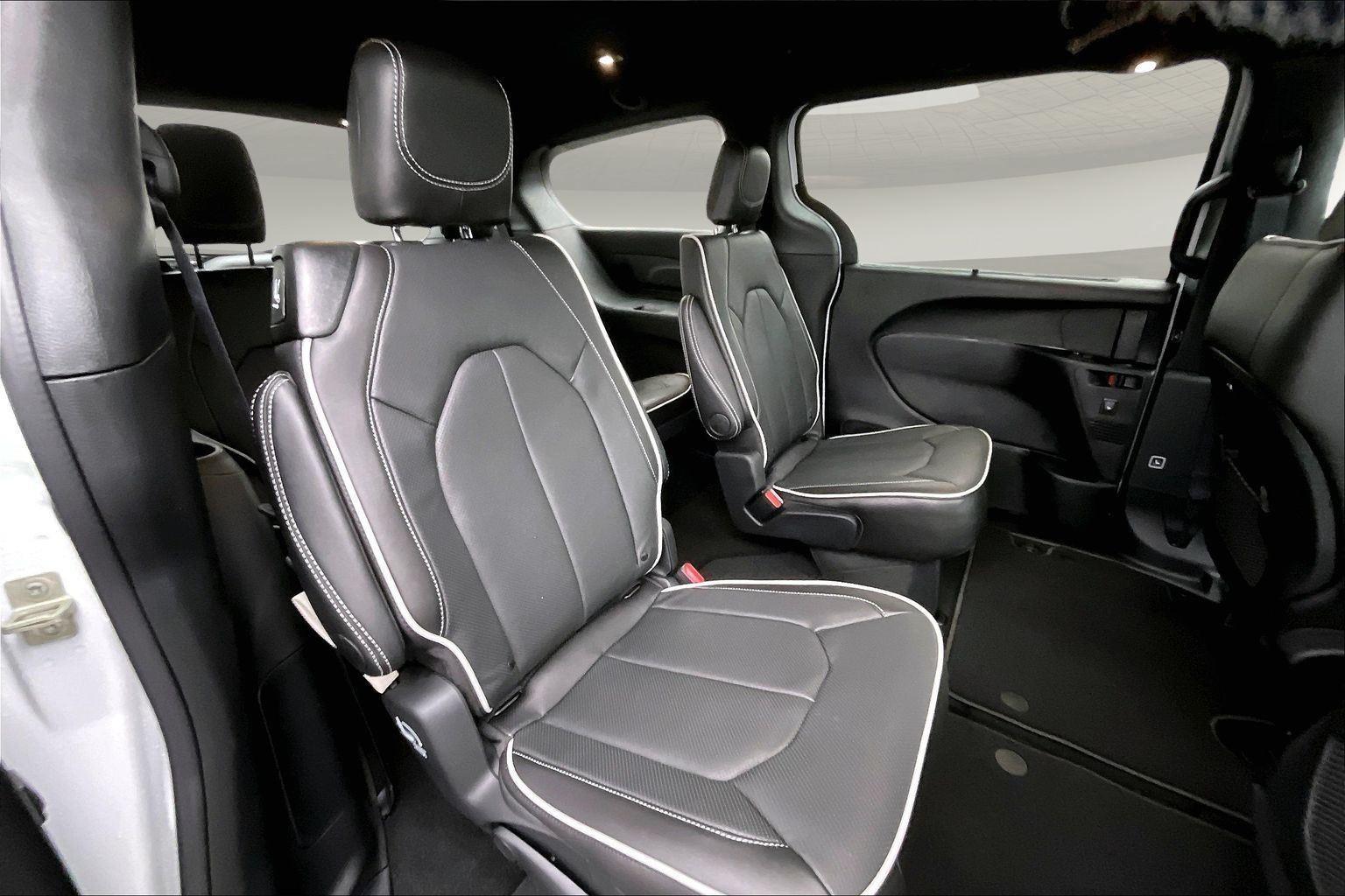 2026 Chrysler Pacifica Limited - Photo 9