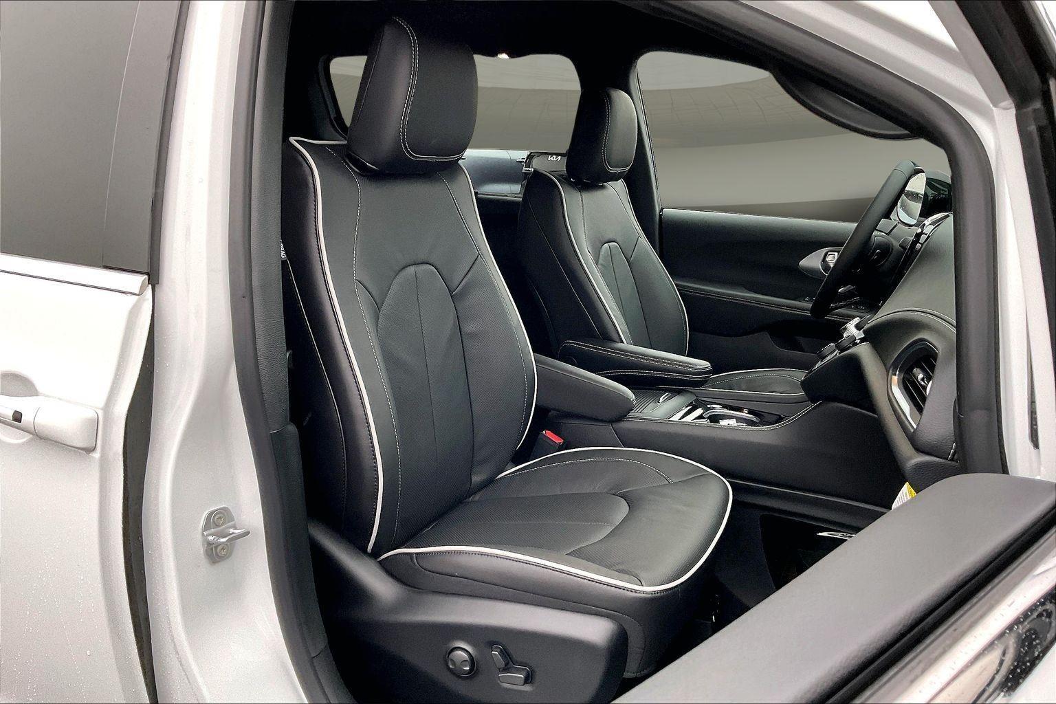 2026 Chrysler Pacifica Limited - Photo 10