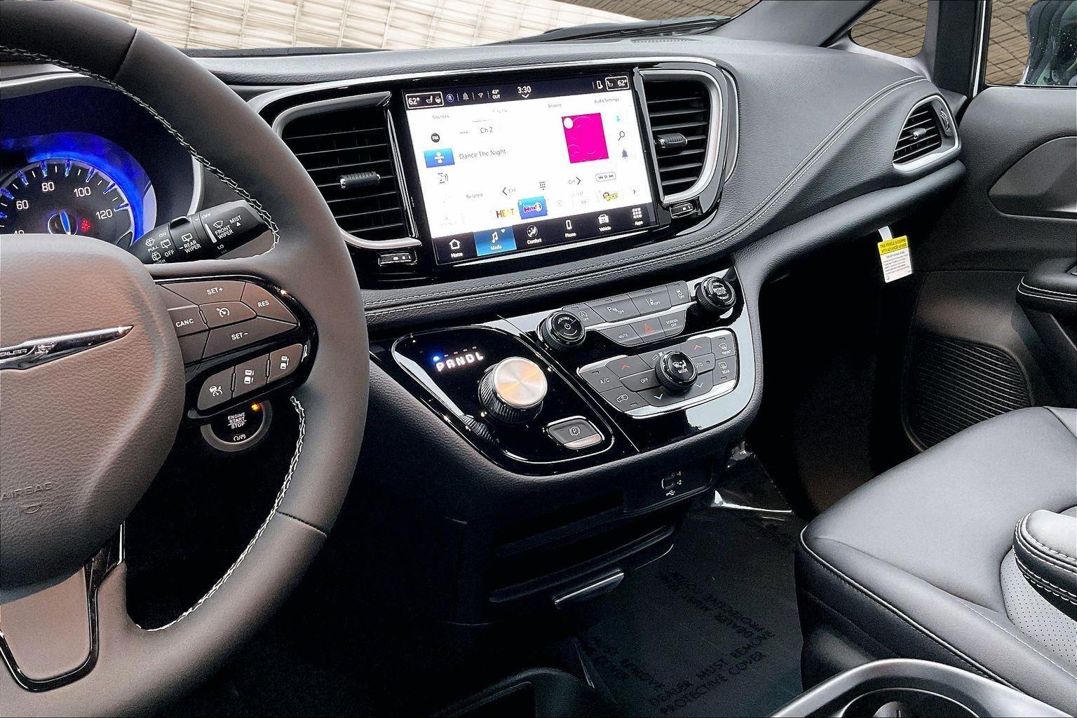 2026 Chrysler Pacifica Select - Photo 6