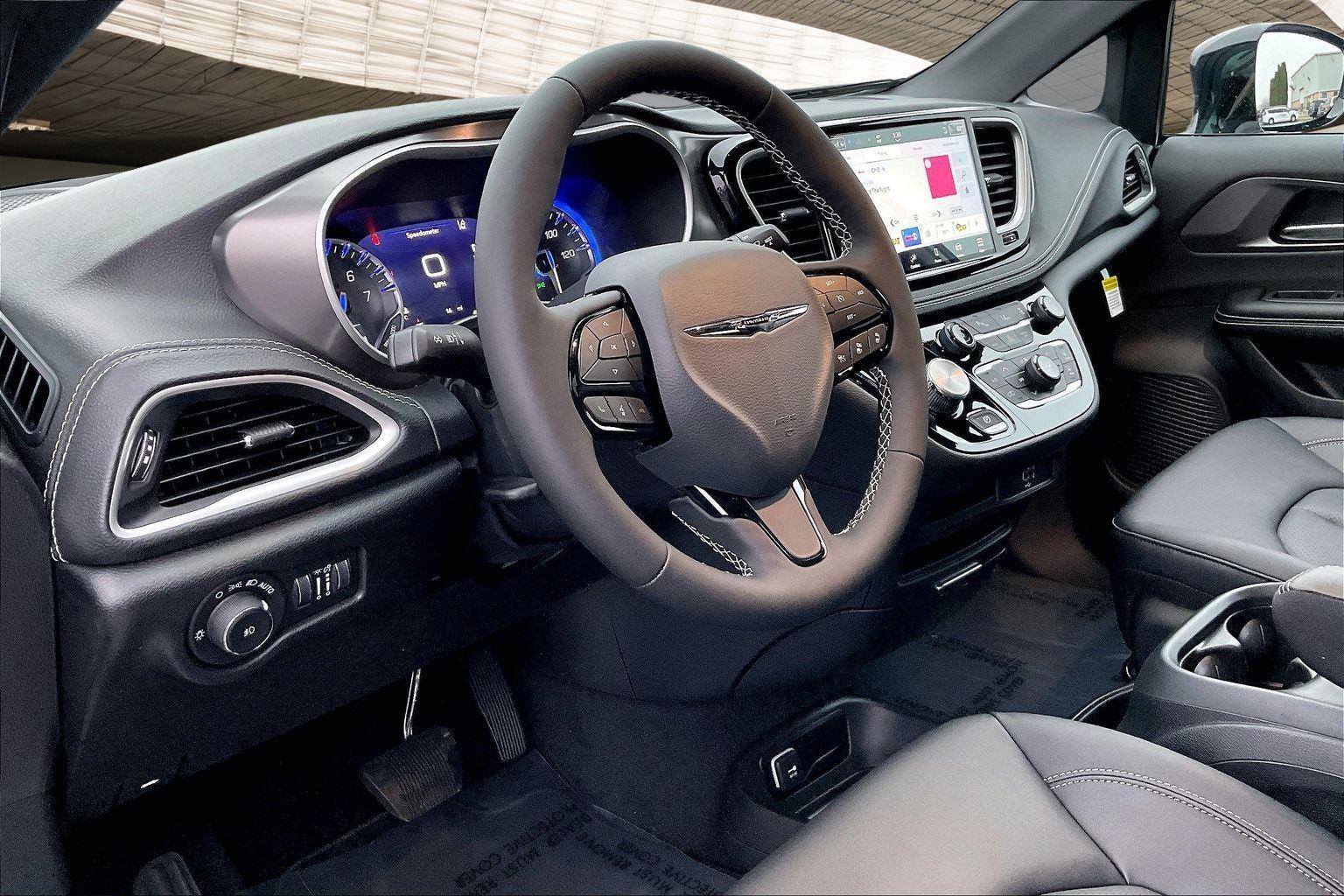 2026 Chrysler Pacifica Select - Photo 7