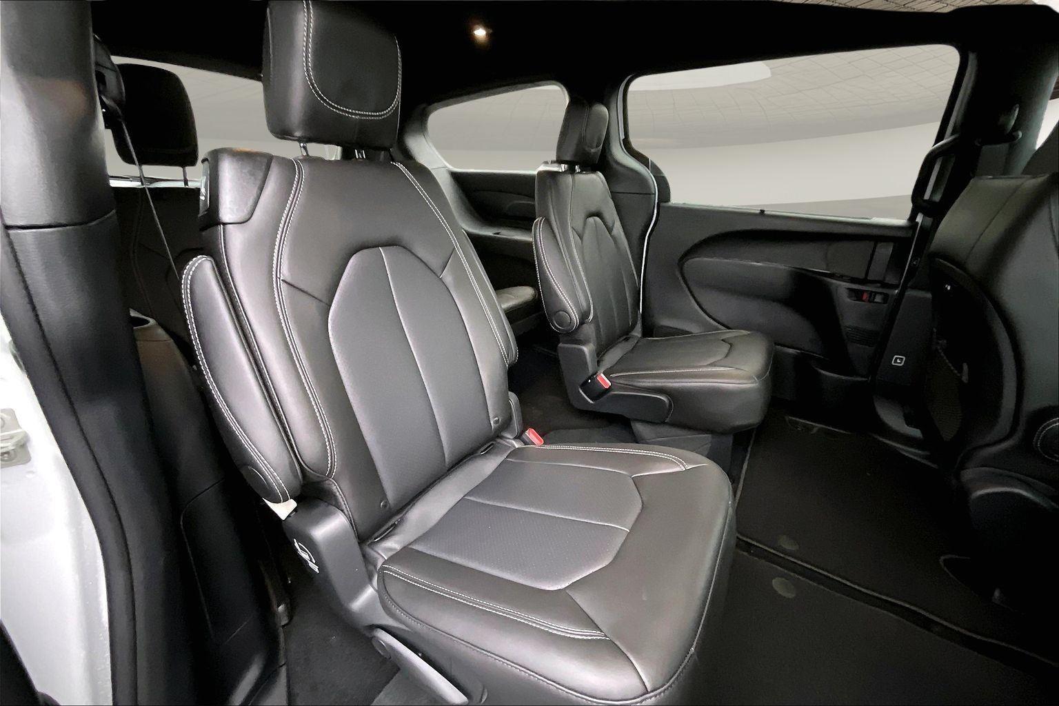 2026 Chrysler Pacifica Select - Photo 9