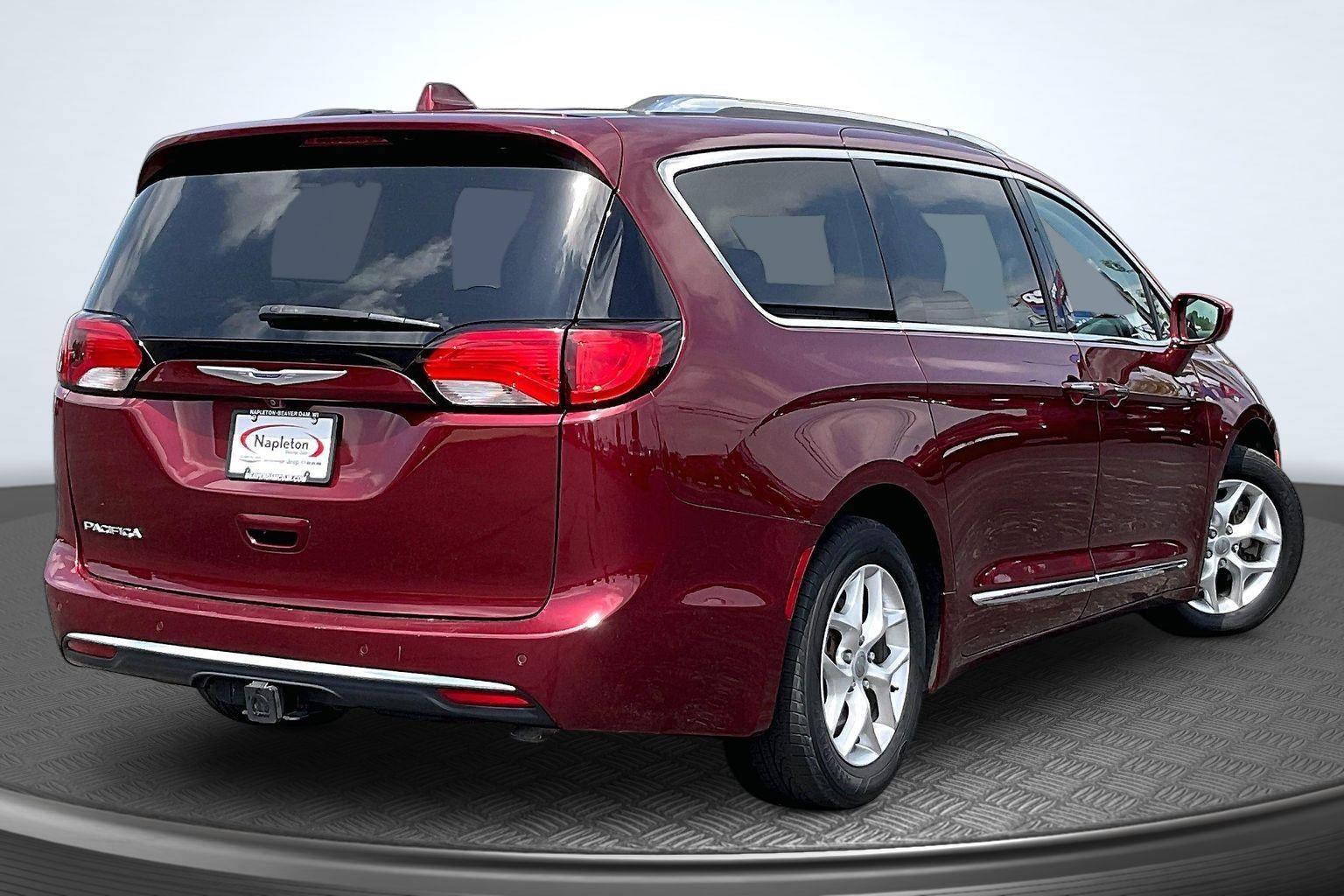 Used 2019 Chrysler Pacifica Touring L with VIN 2C4RC1BG6KR748825 for sale in Beaver Dam, WI