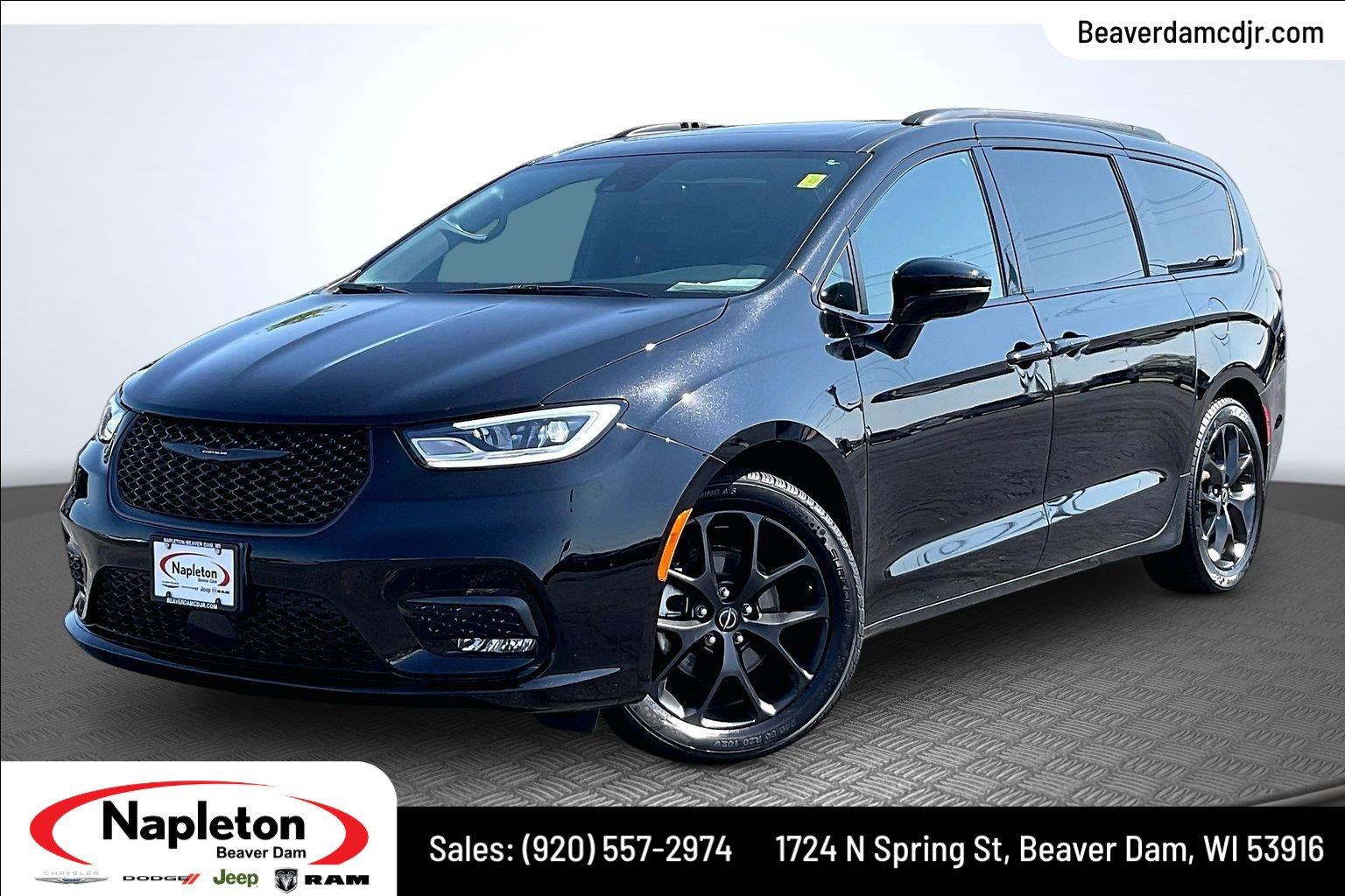 Diamond Black Crystal Pearlcoat 2026 Chrysler Pacifica Minivan Front-Wheel Drive 9-Speed Automatic