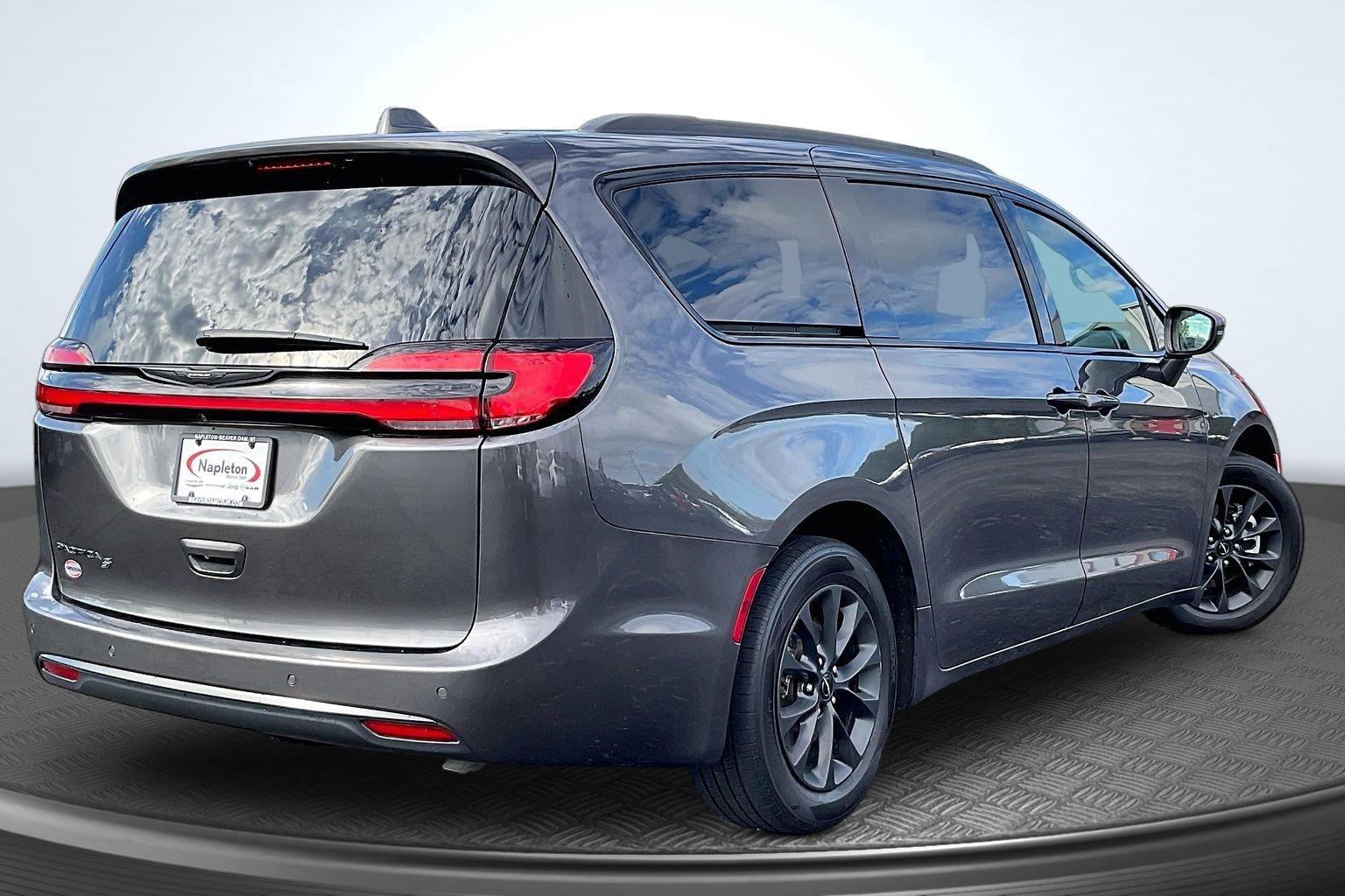 Used 2021 Chrysler Pacifica Touring L with VIN 2C4RC1BG8MR500448 for sale in Beaver Dam, WI