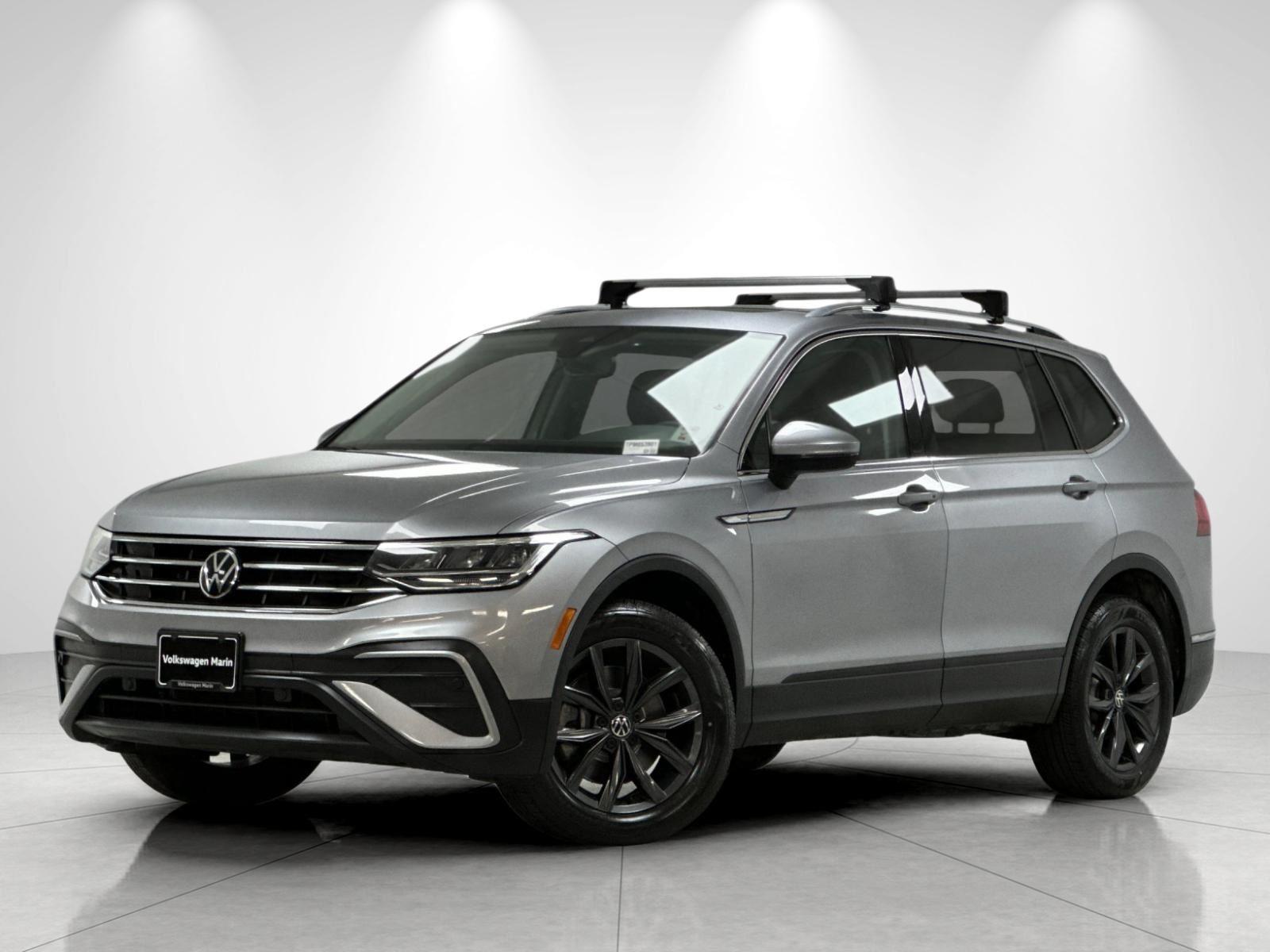 Pyrite Silver Metallic 2023 Volkswagen Tiguan SE FWD SUV / Crossover Front-Wheel Drive Automatic