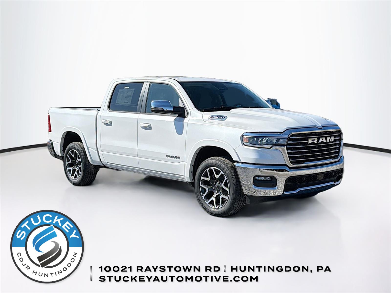Ivory White Tri-Coat Pearlcoat 2026 RAM 1500 Laramie Crew Cab 4WD Pickup Truck Four-Wheel Drive 8-Speed Automatic