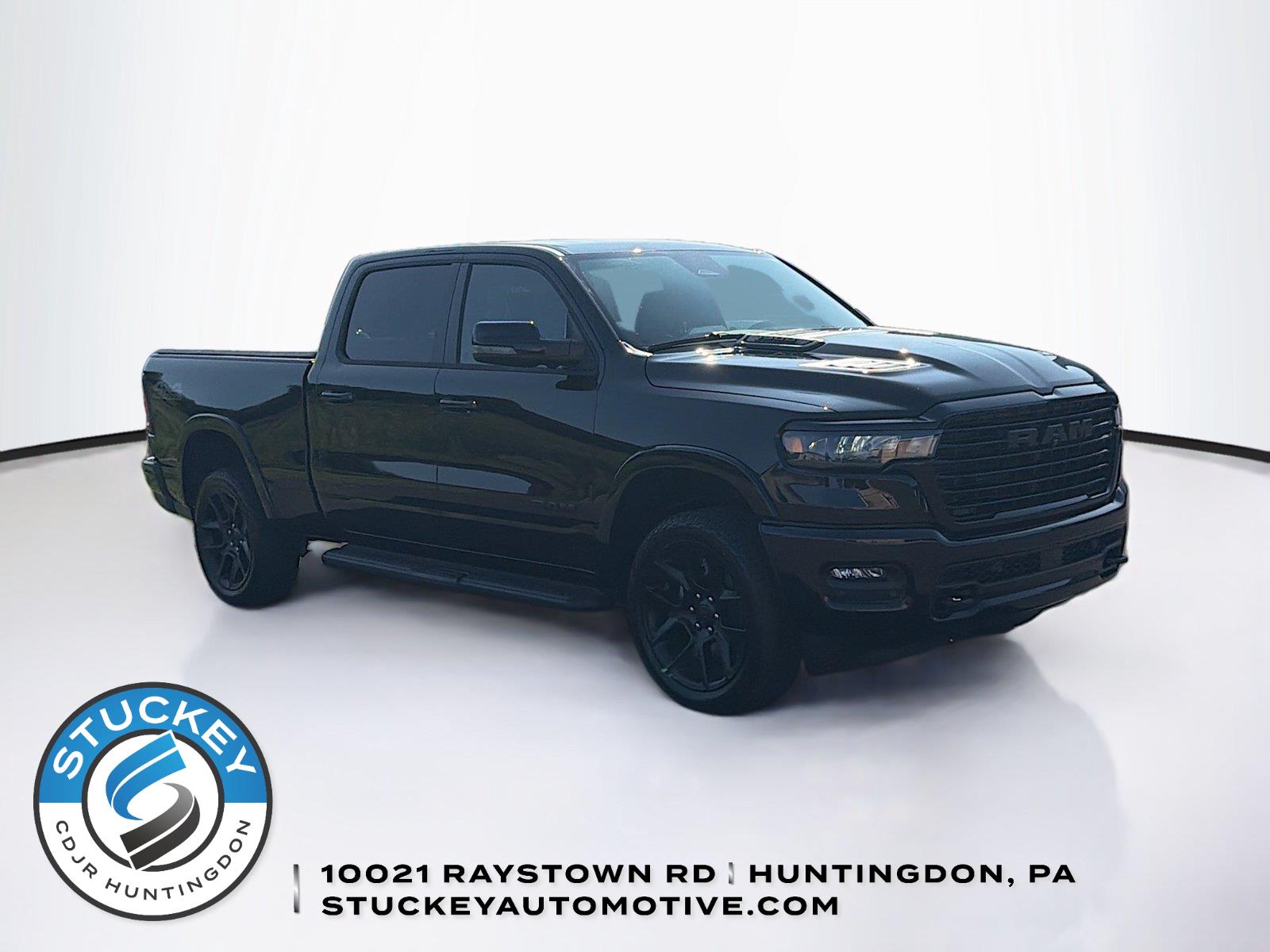 Diamond Black Crystal Pearlcoat 2026 RAM 1500 Pickup Truck Four-Wheel Drive 8-Speed Automatic