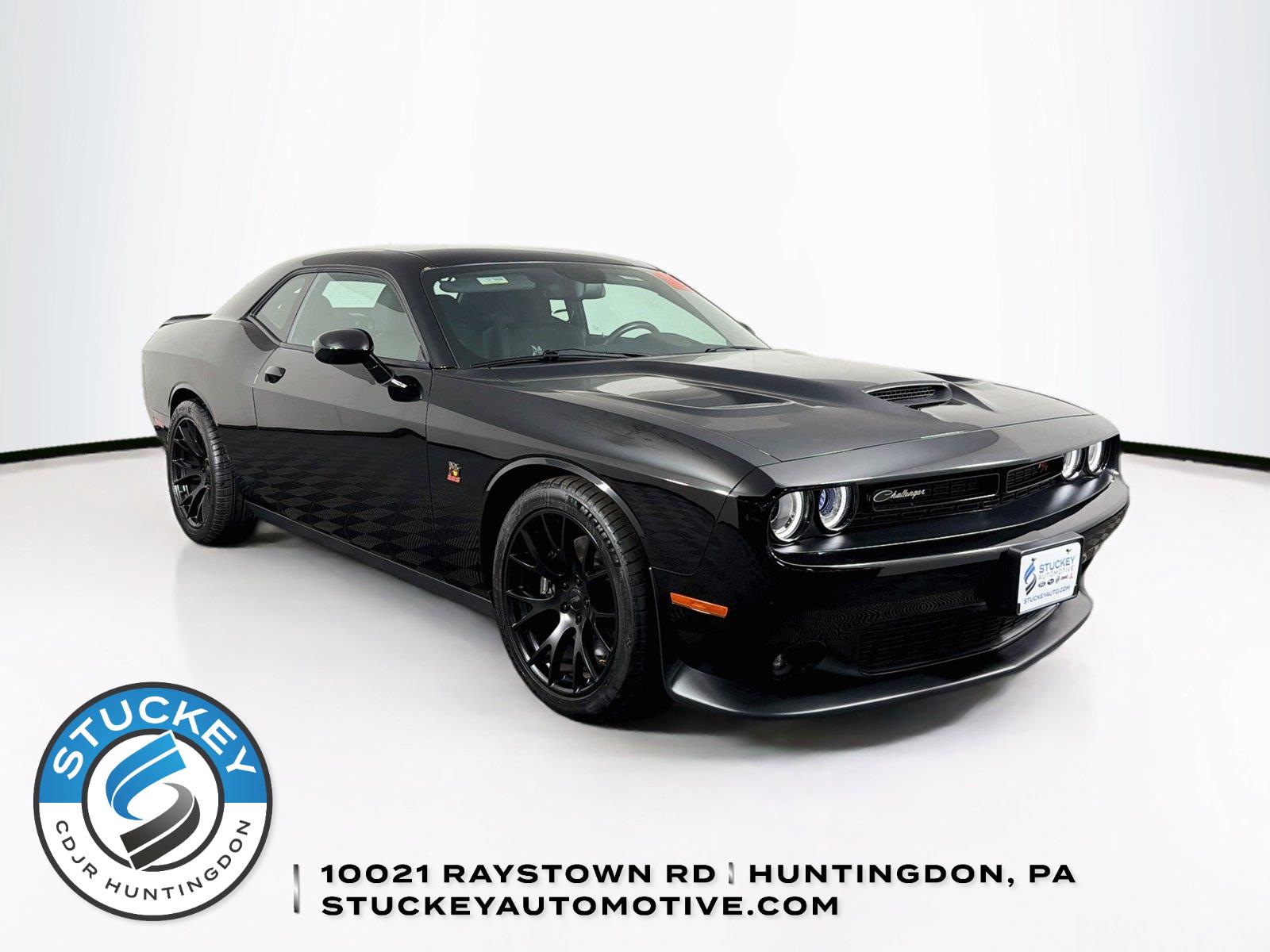 Pitch Black Clearcoat 2021 Dodge Challenger Coupe Rear-Wheel Drive 6-Speed Manual