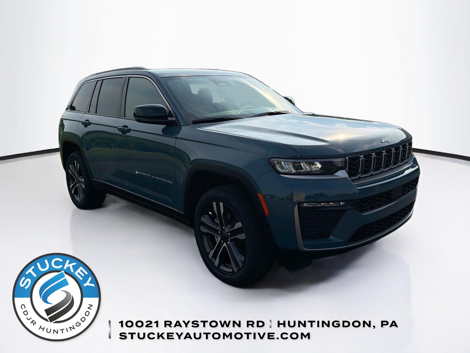 Gray (Steel Blue) 2027 Jeep Grand Cherokee SUV / Crossover Four-Wheel Drive 8-Speed Automatic