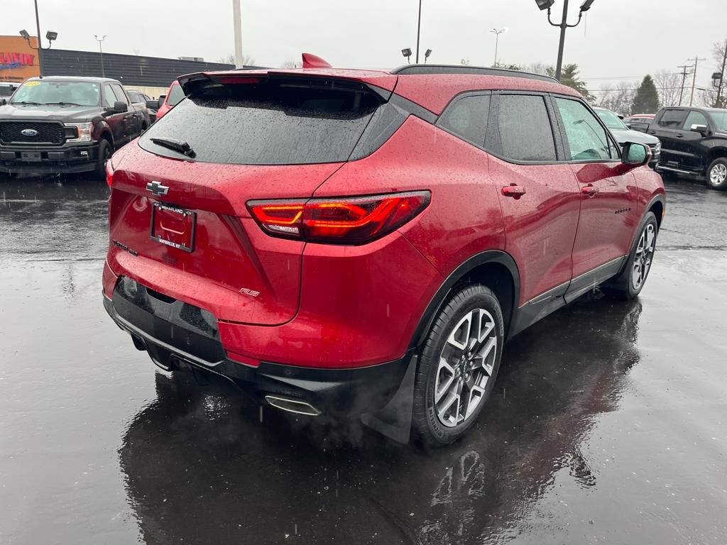 View vehicle photo 5