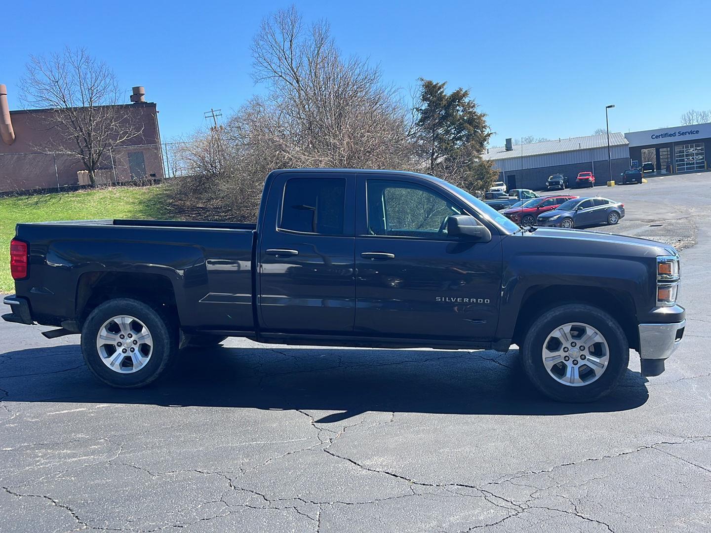 View vehicle photo 6