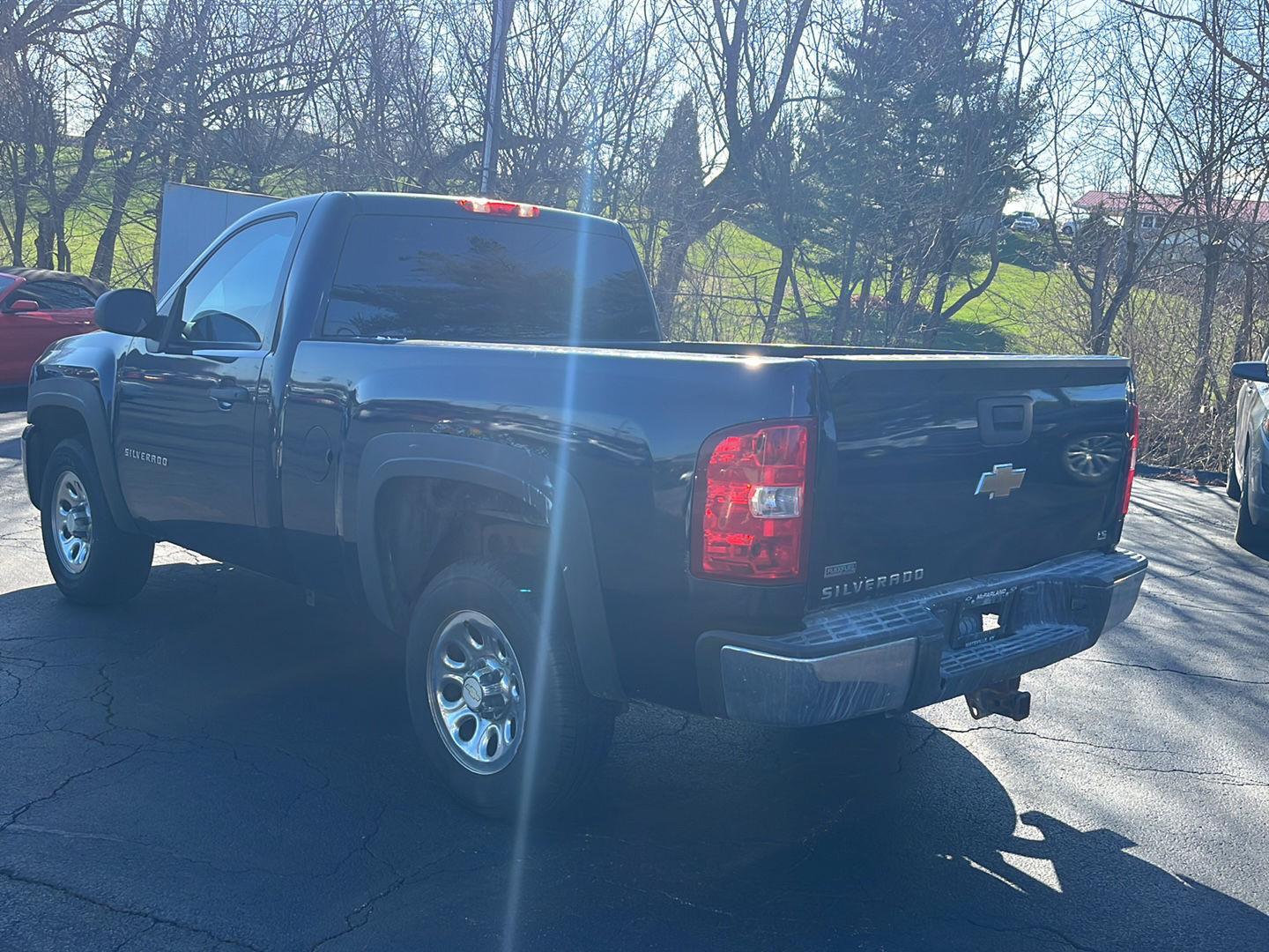 View vehicle photo 3