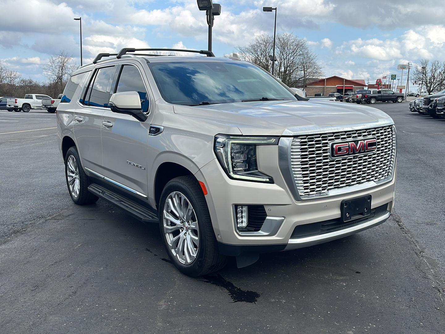 View vehicle photo 7