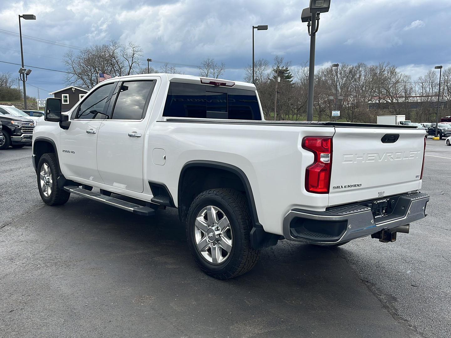 View vehicle photo 3