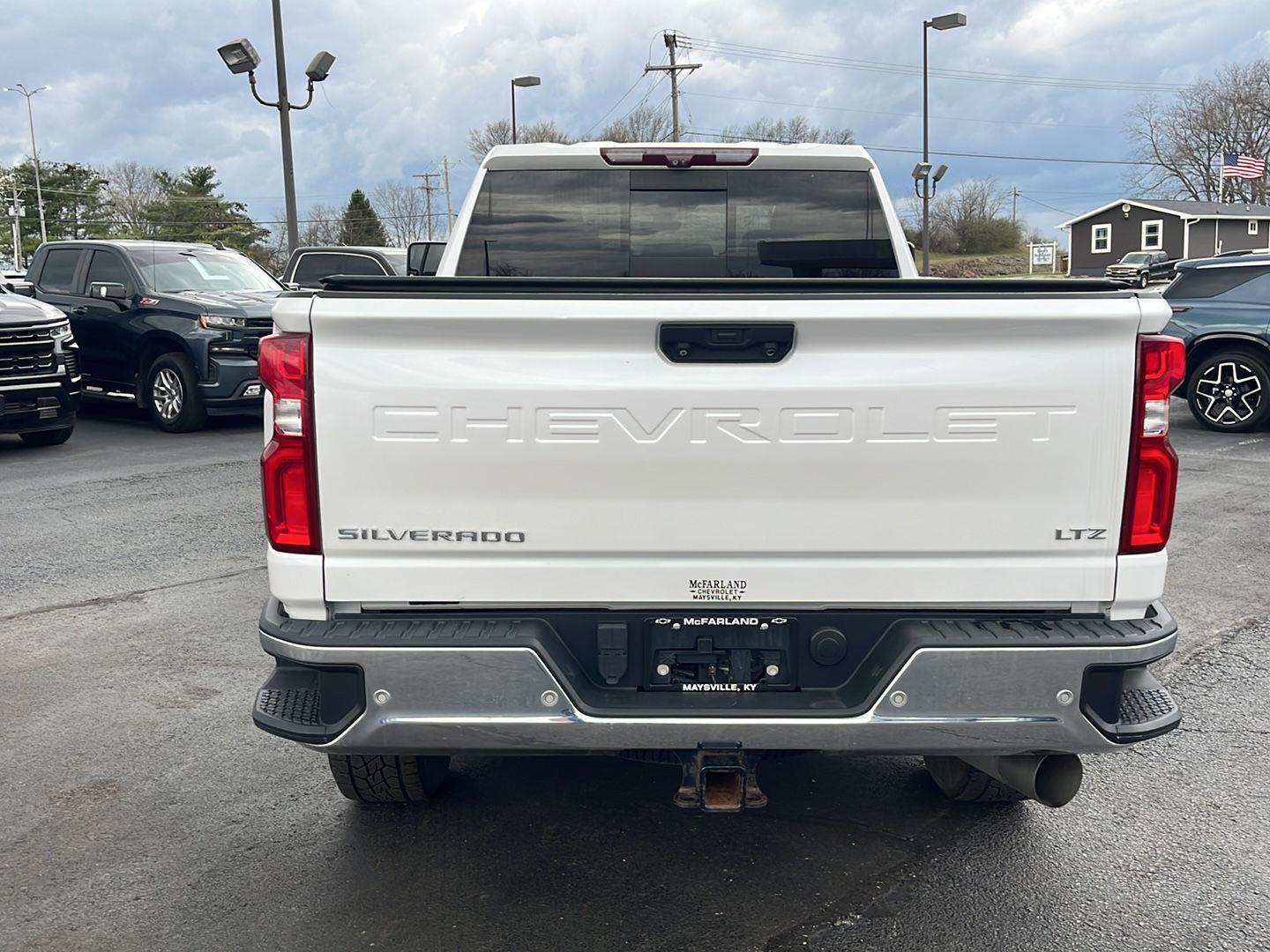 View vehicle photo 4