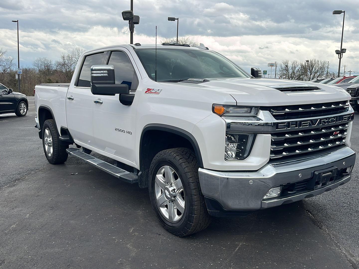 View vehicle photo 7