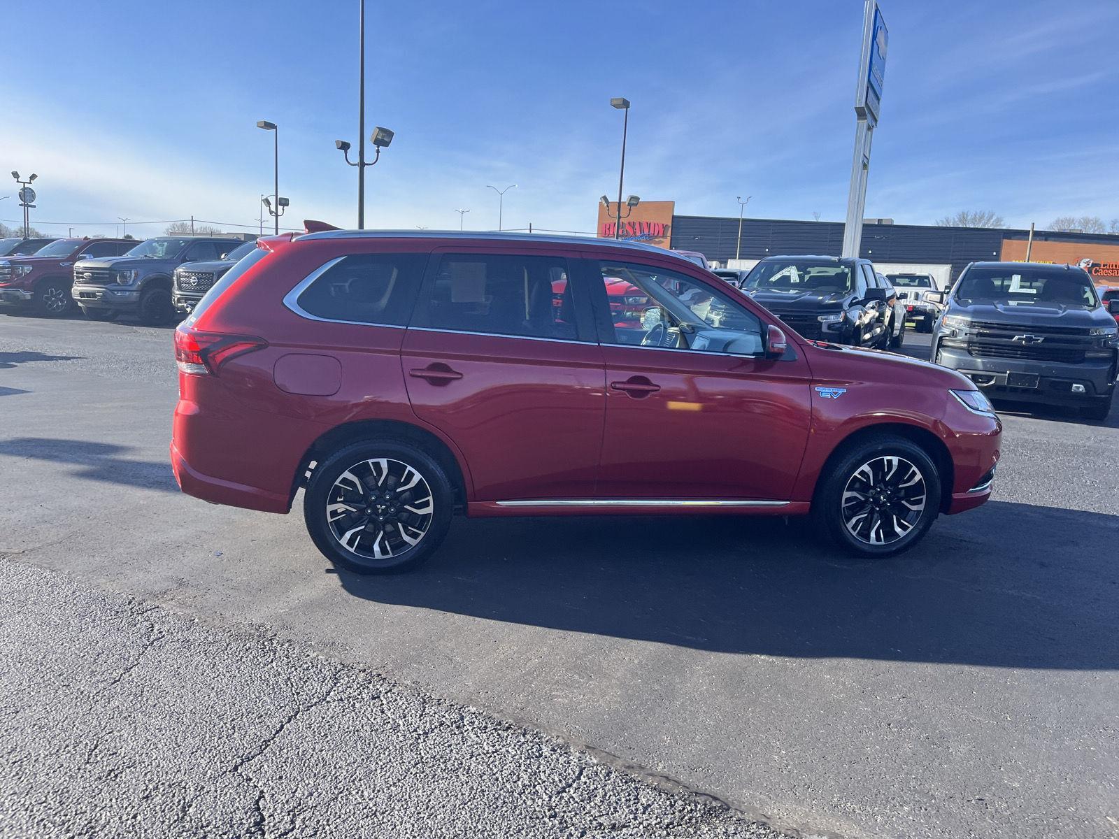 View vehicle photo 6