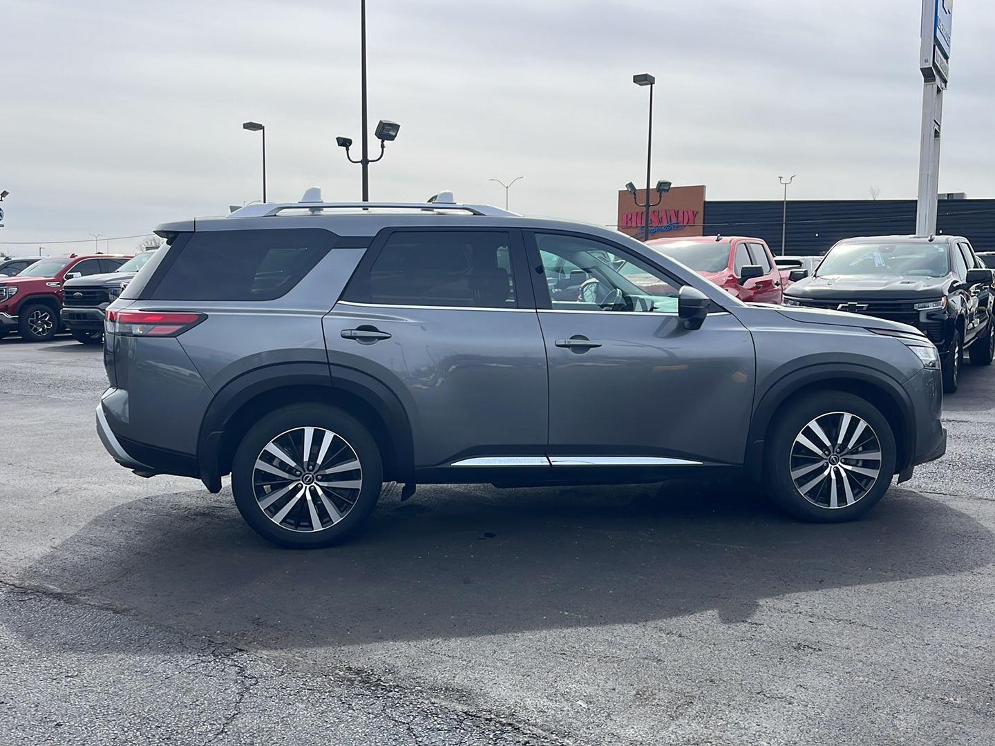 View vehicle photo 6