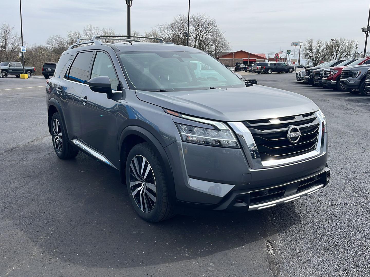 View vehicle photo 7