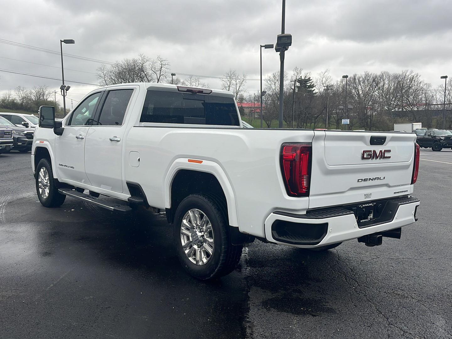 View vehicle photo 3