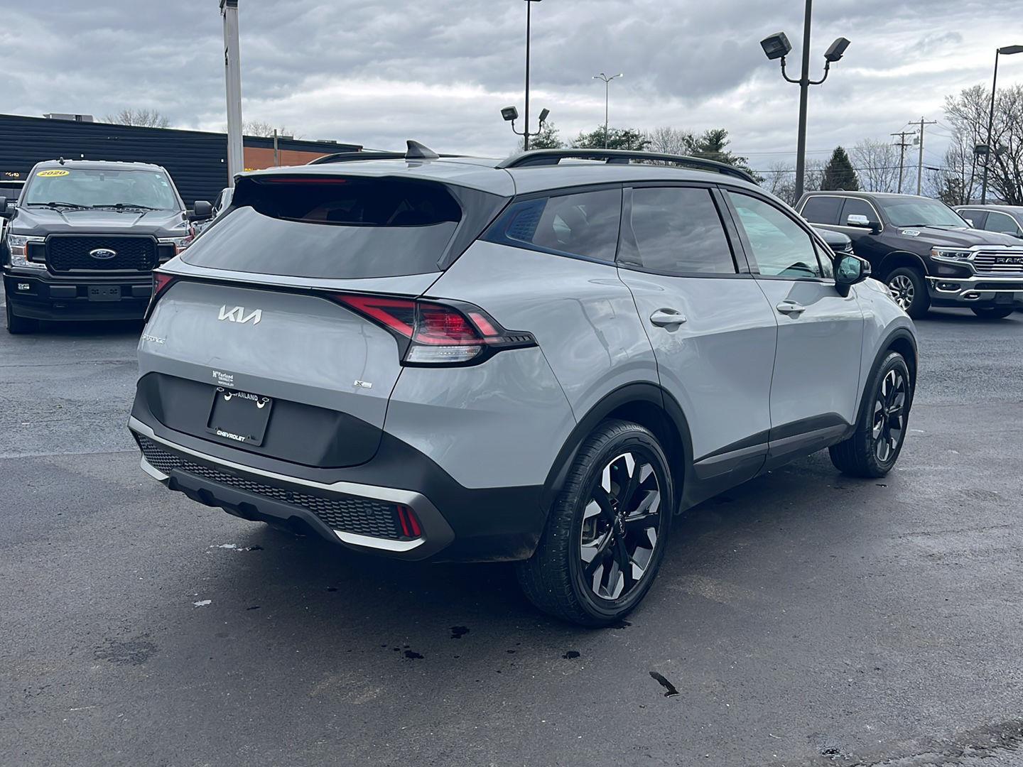 View vehicle photo 5