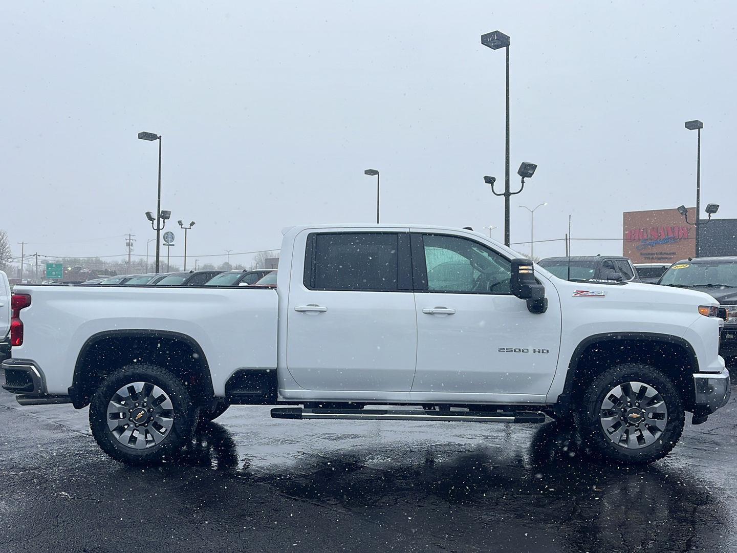 View vehicle photo 6