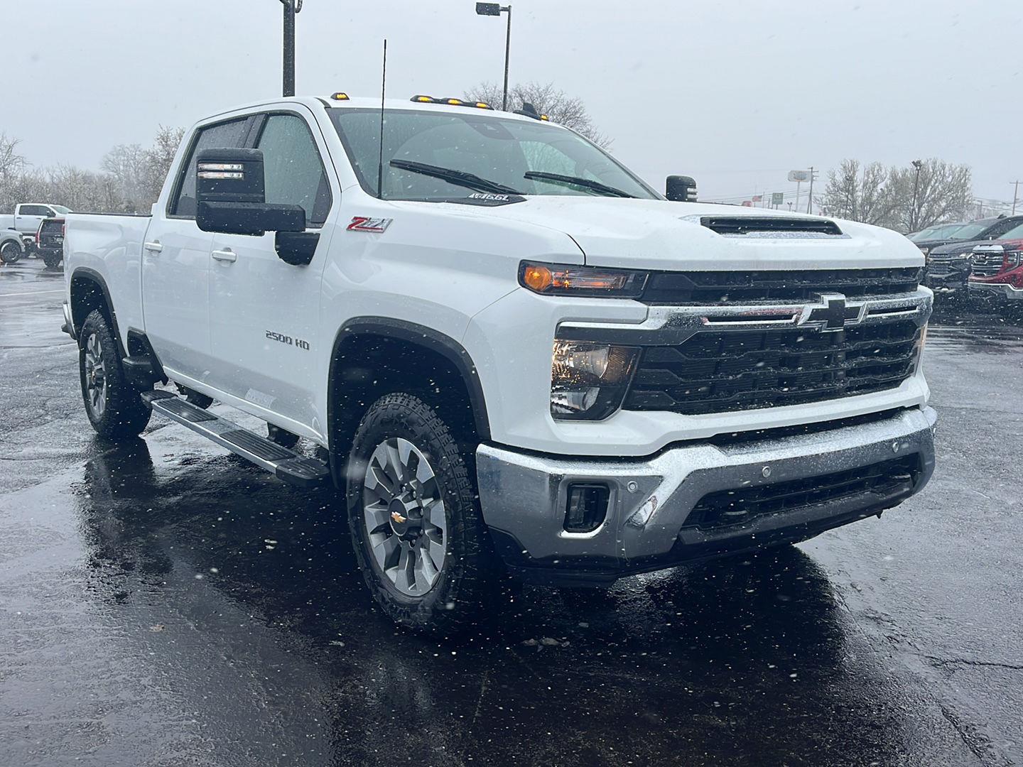 View vehicle photo 7