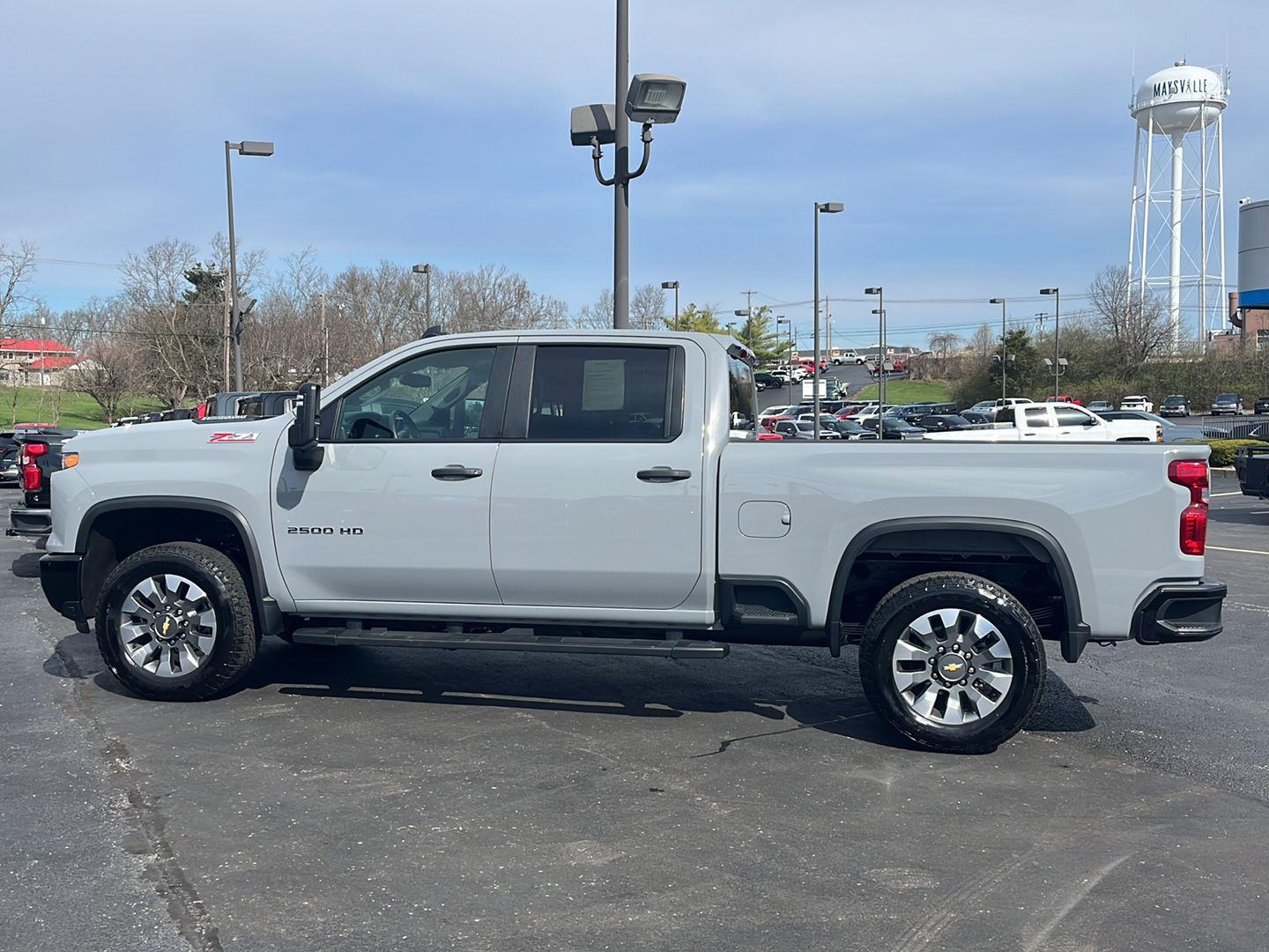 View vehicle photo 3