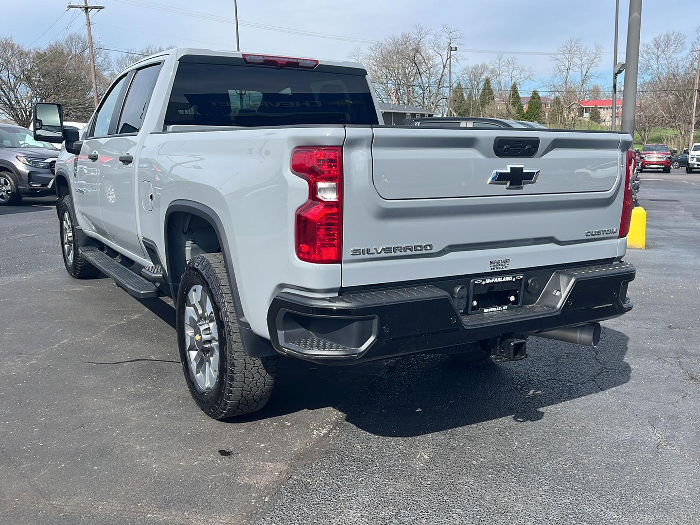 View vehicle photo 4