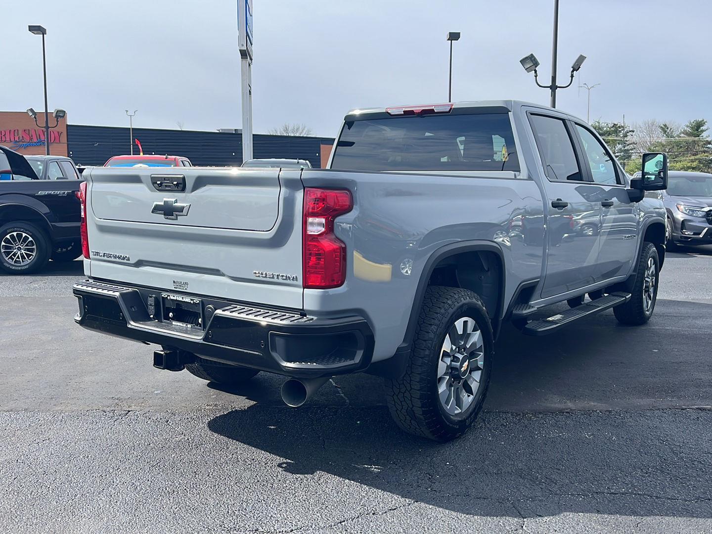 View vehicle photo 6