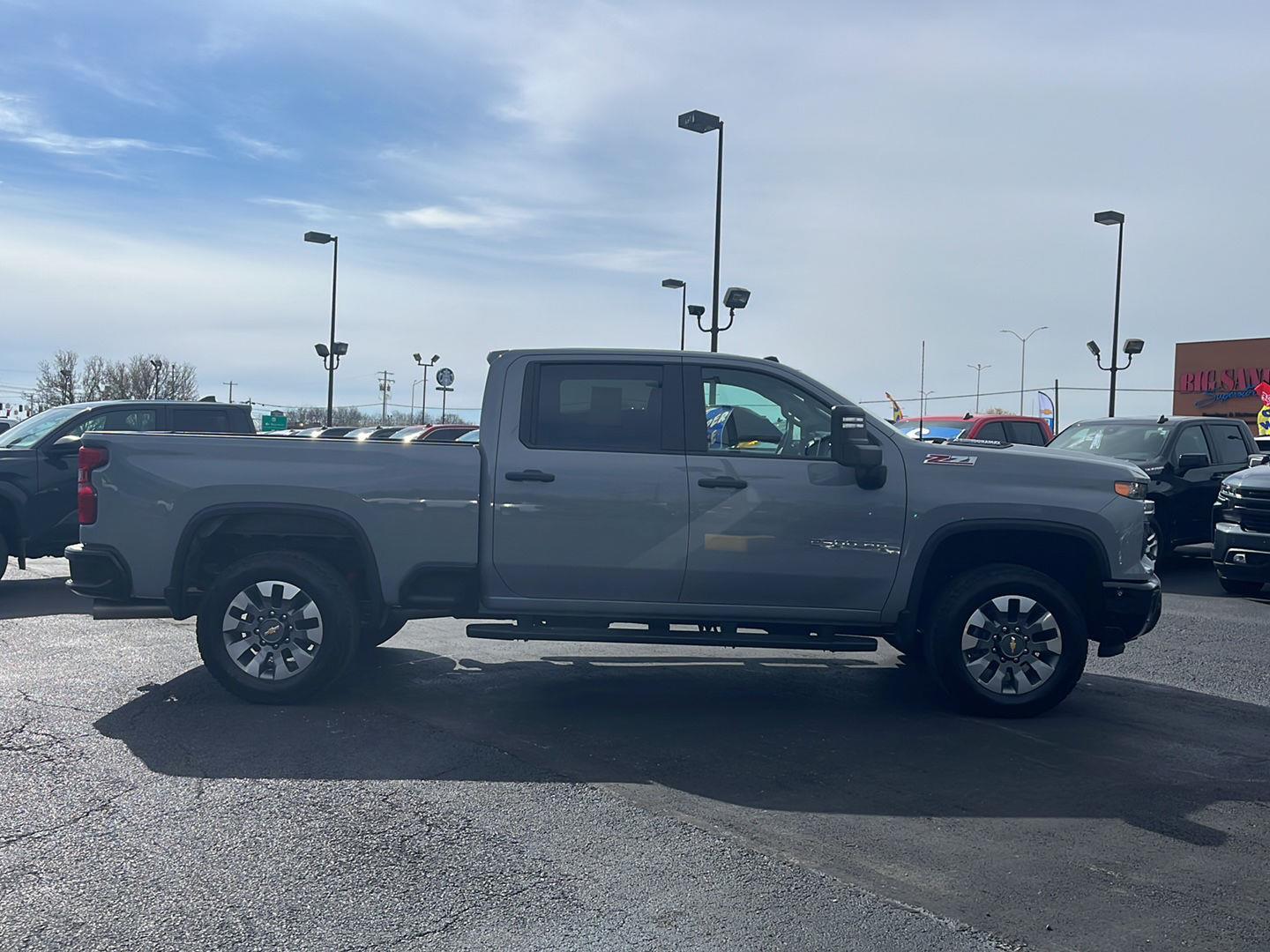 View vehicle photo 7