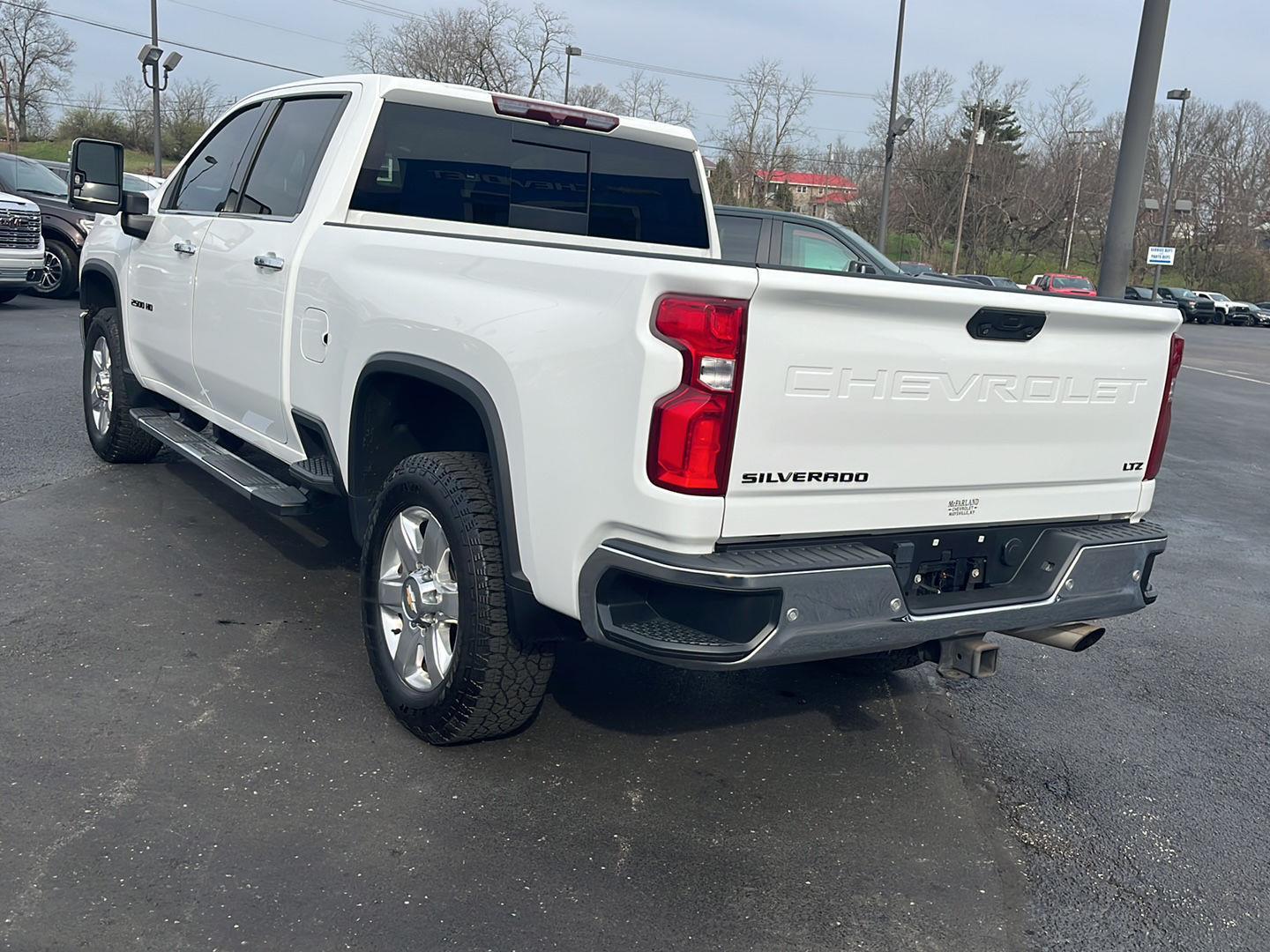 View vehicle photo 3