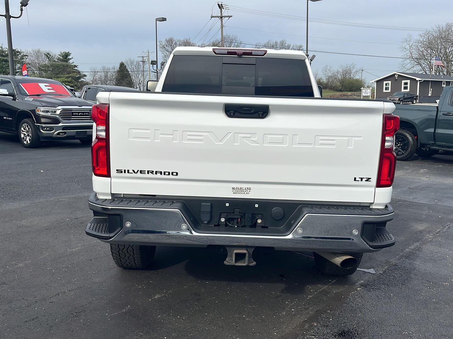 View vehicle photo 4